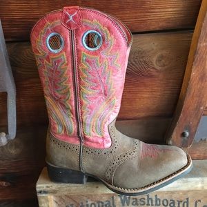 Girls size 13m boots leather uppers